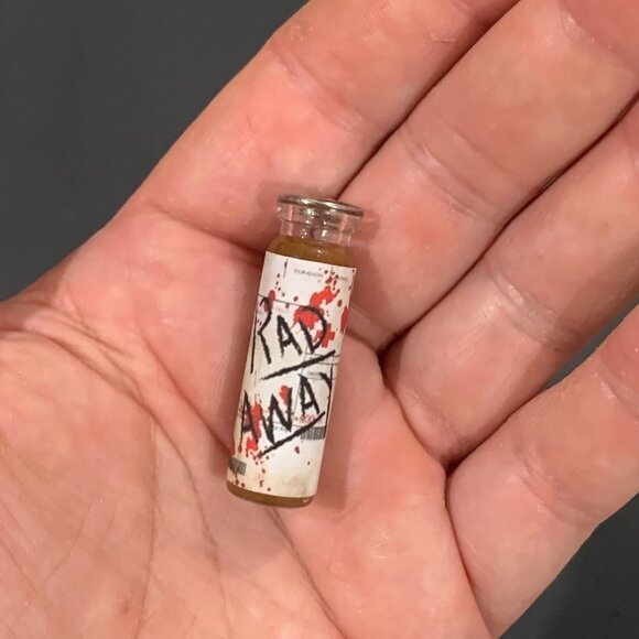 Fallout 4 - Rad Away Vial - 1.25 Inches - Picture 5 of 8
